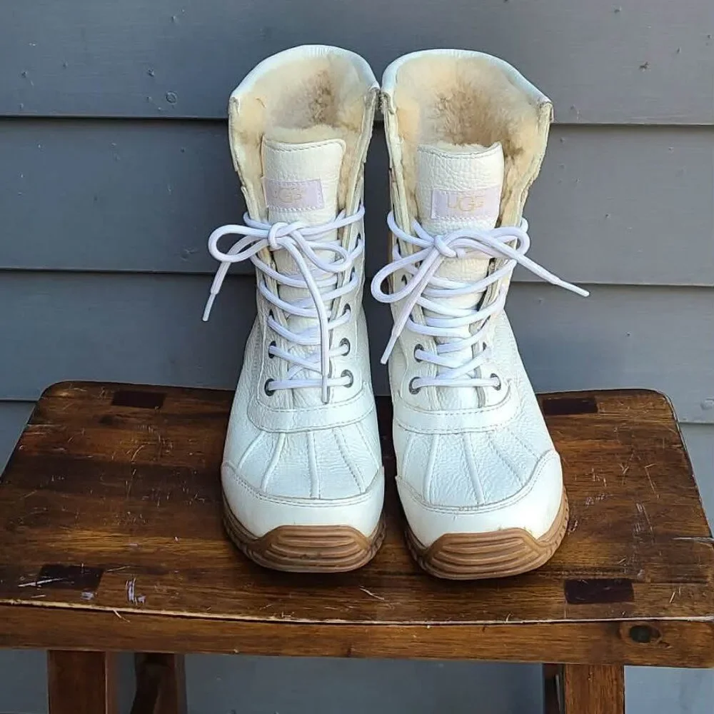 UGG White Adirondack II Shearling Snow Boot size 7 Like NEW!